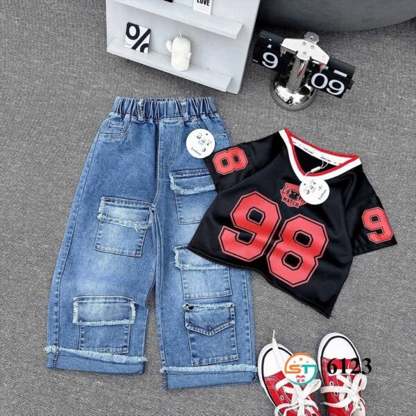 EMMA'S JESSY TOP AND DENIM BLUE JEAN